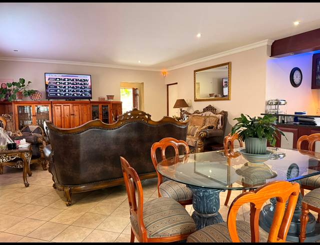 3 BEDROOM TOWNHOUSE FOR SALE IN SAFARI GARDENS